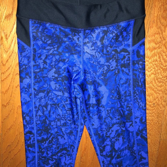 Under Armour capris. Size small - Picture 2 of 3
